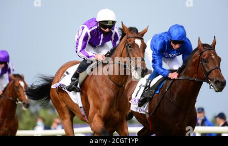 La magie de Seamus Heffernan (à gauche) bat Ghaiyyath (à droite) pour gagner les enjeux du champion irlandais du groupe 1 le premier jour du week-end des champions irlandais des Longines au champ de courses de Leopardstown, à Dublin. Banque D'Images