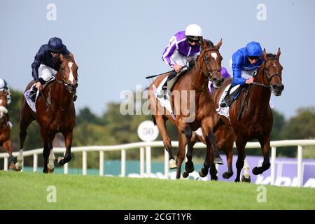 La magie de Seamus Heffernan (deuxième à droite) bat Ghaiyyath (à droite) pour remporter les enjeux du champion irlandais du groupe 1 le premier jour du week-end des champions irlandais de Longines à l'hippodrome de Leopardstown, à Dublin. Banque D'Images