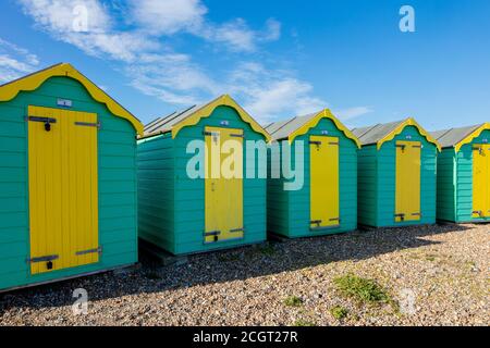 Cabanes sur la plage de Littlehampton, East Beach, West Sussex, Royaume-Uni Banque D'Images