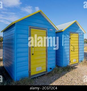 Cabanes sur la plage de Littlehampton, East Beach, West Sussex, Royaume-Uni Banque D'Images