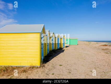 Cabanes sur la plage de Littlehampton, East Beach, West Sussex, Royaume-Uni Banque D'Images