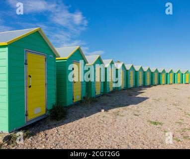 Cabanes sur la plage de Littlehampton, East Beach, West Sussex, Royaume-Uni Banque D'Images