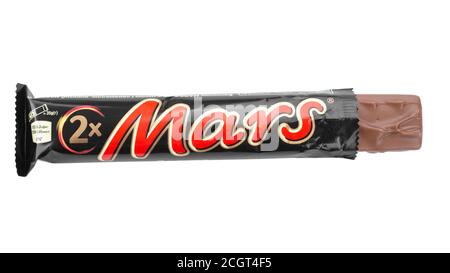 Ukraine, Kiev - Mars 29. 2018: Gros plan de la barre de chocolat de bonbons Mars non emballée faite par Mars Inc. Le fichier contient le chemin de coupure. Banque D'Images