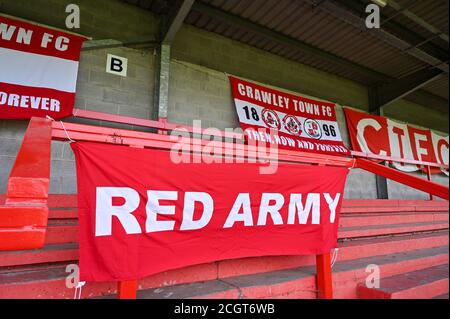 Bannières et drapeaux Crawley en place avant le match de la Carabao Cup entre Crawley Town et Millwall au People's Pension Stadium , Crawley , Royaume-Uni - 5 septembre 2020 - usage éditorial uniquement. Pas de merchandising. Pour les images de football, les restrictions FA et Premier League s'appliquent inc. Aucune utilisation Internet/mobile sans licence FAPL - pour plus de détails, contactez football Dataco Banque D'Images