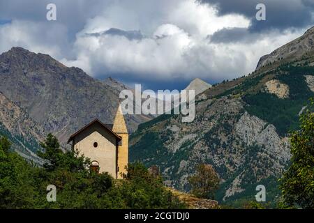 La Chapelle Saint Romain à Puy-Saint-Vincent, station de ski, en été, Parc National de la Vanoise, Ecrins, France Banque D'Images