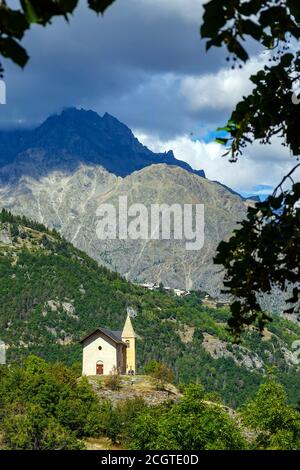 La Chapelle Saint Romain à Puy-Saint-Vincent, station de ski, en été, Parc National de la Vanoise, Ecrins, France Banque D'Images