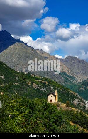 La Chapelle Saint Romain à Puy-Saint-Vincent, station de ski, en été, Parc National de la Vanoise, Ecrins, France Banque D'Images