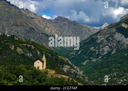 La Chapelle Saint Romain à Puy-Saint-Vincent, station de ski, en été, Parc National de la Vanoise, Ecrins, France Banque D'Images