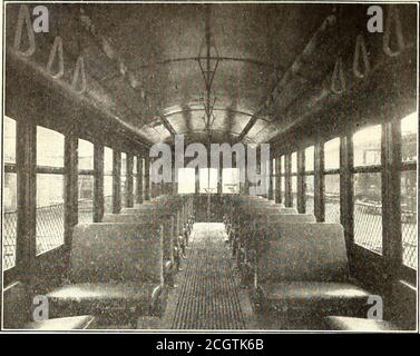 . Journal de chemin de fer électrique . Albany Cars—détail plafond, montrant Truss PlankWhich les lampes et les sangles sont transportées à partir du 1032 ELECTRIC RAILWAY JOURNAL [vol XLIII, n° 19. Albany Cars—Interior, pris avant l'installation des lampes;poignées de préhension volontairement omises pour éviter les doigts cassés boîte, mais en plus de cette boîte, les registres standard de la même fabrication sont utilisés pour enregistrer les tarifs et les transferts séparément. ÉQUIPEMENT MÉCANIQUE ET ÉLECTRIQUE chaque voiture est montée sur les camions Taylor S. B. équipés de quatre moteurs Westinghouse 101-B-2. L'équipement de freinage se compose de freins pneumatiques General Electric etP Banque D'Images