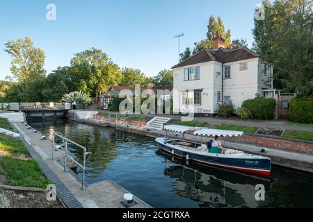 L'écluse de Marlow, une ville marchande pittoresque de Buckinghamshire, Angleterre, Royaume-Uni, sur la Tamise Banque D'Images