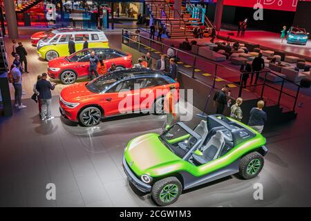 Francfort, Allemagne - Sep 11, 2019 : vue sur le stand Volkswagen et les voitures en vedette à l'IAA Frankfurt Motor Show 2019. Banque D'Images