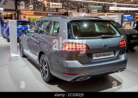 BRUXELLES - 9 JANVIER 2020 : le nouveau modèle de voiture Volkswagen Golf variant a été présenté au salon de l'auto de Bruxelles 2020. Banque D'Images