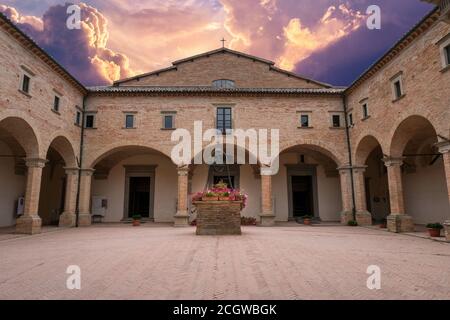 basilique sant'ubaldo dans la forteresse de gubbio ombrie italie Banque D'Images