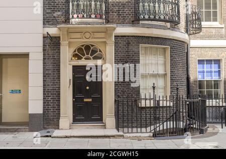 Numéro 10 Adam Street, une destination touristique célèbre qui ressemble à 10 Downing Street. Londres Banque D'Images