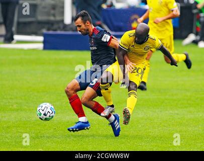 Le défenseur du Chicago Fire FC Jonathan Bornstein (3) se bat pour le Balle contre Columbus Crew SC milieu de terrain Emmanuel Boateng (20) pendant Une ligue majeure donc Banque D'Images