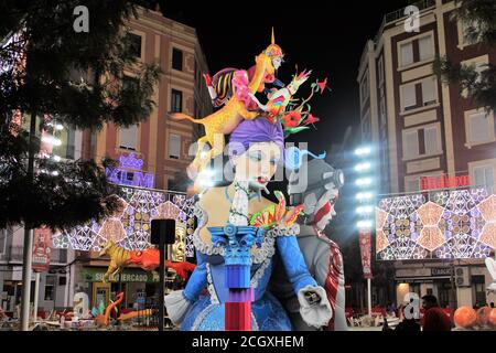 Compléter partiellement les Ninots pour Las Fallas 2020 avant le démontage après Annulation du festival en raison de Covid-19 Banque D'Images