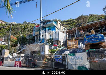 Maison en cours de construction à la plage de Whale sur les plages du nord de Sydney, Nouvelle-Galles du Sud, Australie Banque D'Images