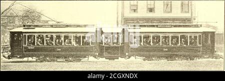 . Journal de chemin de fer électrique . nd. Ces voitures ne se trouvaient à l'origine que sur une distance de 21 pieds. Les voitures convertibles brall, mais ont été remplacées par le type semi-convertible et le steshave latéral long a été supprimé. Ils sont maintenant équipés de portes pliantes et disposés pour le service de prépaiement avec des stands de prix sur la plate-forme arrière. L'agencement des sièges comprend dix sièges transversaux et quatre sièges longitudinaux dans chaque voiture, avec l'ajout de deux sièges longitudinaux dans l'habitacle du conducteur, ce qui donne une capacité totale de soixante-quatre passagers. L'équipement se compose de chariots Brill 21-K, quatre GE Banque D'Images