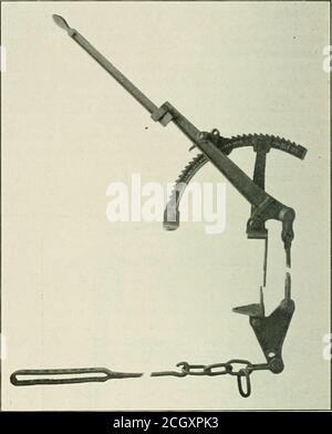 . Ingénieur mécanique ferroviaire . compression roke 400 tours par minute sur une période d'un an, ce qui n'a pas été cassé de valves et aucun ajustement n'a été nécessaire. La distribution de la vapeur est contrôlée par des vannes équilibrées. Ce type de vanne de vapeur a été adopté pour faciliter le fonctionnement de l'unité à des vitesses plus élevées et avec des pressions de vapeur élevées; il est également adapté à l'utilisation de vapeur surchauffée.la commande de coupure automatique est régulée par un régulateur à volant centrifuge qui réduit ou allonge la course de la vanne à piston. Cette opération est complétée par un déchargeur pneumatique automatique. Banque D'Images