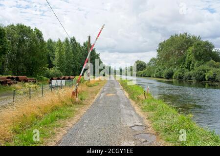 Seraucourt-le-Grand France - 26 juillet 2020 - Canal de St Quentin à Seraucourt le Grand Banque D'Images