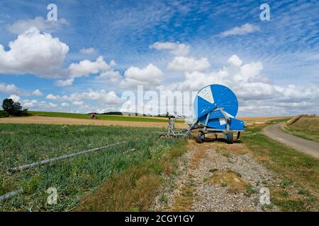 Seraucourt-le-Grand France - 26 juillet 2020 - irrigation de champs Près de Seraucourt le Grand Banque D'Images