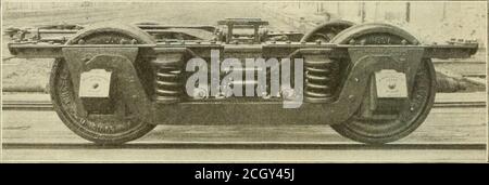. Revue de chemin de fer électrique. Appartement. Sur chaque poteau du compartiment de passager se trouve un bouton-poussoir qui commande une sonnerie de signal dans la salle des bagages. Les cellules des boutons-poussoirs sont placédans la même alcôve que les interrupteurs. Les camions sur lesquels les nouvelles carrosseries de voiture sont montées areThe McGuire-Cummings Manufacturing Companys standard le traversin de camion est de type construit, le membereau supérieur étant de 8 par % pouces et le membre inférieur 8 par % pouces, avec un remplissage corroyé placé entre aux extrémités tne. La barre inférieure est gibbed pour prendre la poussée de la barre d'extrémité. Les camionneurs sont de 6 x 1 pouces dans la section. Le Banque D'Images