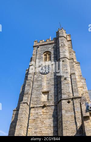 Le clocher de l'église paroissiale de Sidmouth, dont la tour date du XVe siècle, Sidmouth, une ville côtière de Devon sur la côte jurassique Banque D'Images