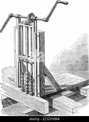 . Scientific American Volume 24 Numéro 26 (juin 1871) . leurs propres mandrins et faire déposer leur télécopie. BOEING ET LA MACHINE À MORTIDER. Notre gravure est une bonne représentation d'une machine d'ordmortisation ennuyeuse, inventée par Arthur ONeal, de HydePark, Mass. Comme on le voit, c'est simplement l'adaptation d'un ancien principe à la conduite d'un train de vis sans fin au lieu d'une Electrotypy - imitation du cuir. Il n'y a pas de doute, mais que c'est une époque d'imitations; et le simulacre est si» souvent pris pour le vrai que même les jugements eux-mêmes ont été trompés. Dans les produits manufacturés, il y a une demande constante de sucha f Banque D'Images