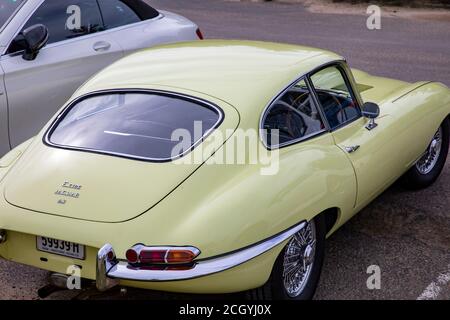 1966 modèle série 1 Classic e type jaguar garée à la plage à Sydney, en Australie Banque D'Images