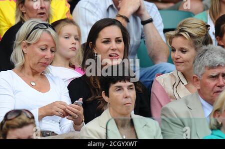 Catherine Middleton et ses amis. Championnats de tennis de Wimbledon, Londres. 28 JUN 2008 IMAGE CRÉDIT : © MARK PAIN /ALAMY STOCK IMAGE Banque D'Images