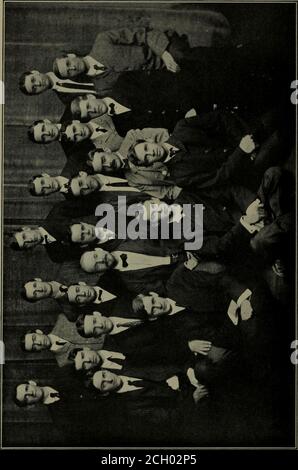 . Rapport de la Commission d'essai des chemins de fer électriques au président du comité d'exposition d'achat de la Louisiane. Le corps de test. Tous les travaux expérimentaux de la Commission, ainsi que la majeure partie des travaux préparatoires et de construction inci-dent à ces différents tests, ont été réalisés par le Comité exécutif avec l'aide d'un certain nombre de jeunes whowhmen avaient obtenu un diplôme de certains des principaux établissements techniques du pays. Cette organisation de travail des assistants de surintendentsand a été désignée comme le corps d'essai de la Commission d'essai des chemins de fer électriques. Comme ils l'aident Banque D'Images