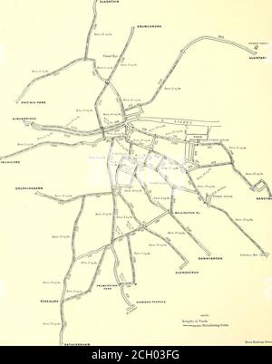 . Journal de chemin de fer de rue . ines à utiliser pour chauffer l'alimentation. Les filtres d'eau d'alimentation sont de type Ed-miston et sont disposés sur le système double. Les générateurs sont des machines de chemin de fer General Electric standard d'une capacité de 500 k.w. Le tableau de commutation est placé à l'extrémité du bureau de la salle des machines sur une galerie de 14 pi de haut, 206 STREET RAILWAY JOURNAL. [Vol XIV N° 4. Et contient quelques caractéristiques intéressantes. Les interrupteurs d'équizingsont placés directement sur les panneaux du générateur, et les compteurs de puissance d'enregistrement sont connectés dans le circuit du générateur d'eachGenerator; aucun compteur de puissance n'est utilisé sur le panneau de la station,Whic Banque D'Images