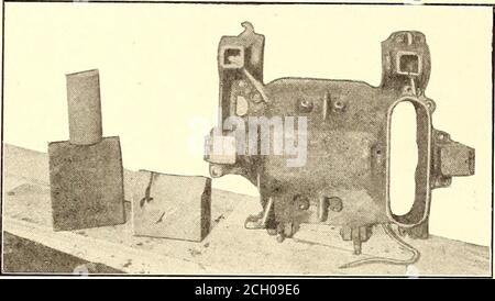 . The Street Railway Journal . cks de la United Railways Company. 4^* la Marion, Bluffton & Eastern traction Company a été admise au sein de la Central Electric Rail-Way Association. Le kilométrage sur lequel les coupons échangeables sont valables est maintenant de près de 2300 miles. 384 STREET RAILWAY JOURNAL. [Vol XXIX. N° 9. RÉPARATION PAR THERMIT À DAVENPORT, LA. Un compte rendu a été publié dans le Jour-nal du chemin de fer de la rue pour le 22 décembre 1906, des méthodes foHed dans les magasins de la Compagnie de chemin de fer de la rue de Montréal dans la réparation des pièces de moteur brisées par thermit. Une autre entreprise qui employait thermi Banque D'Images