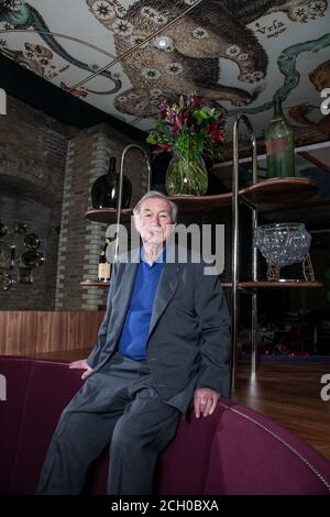 Sir Terence Conran (1931-2020), photographié au restaurant Boundary, Shoreditch, est de Londres, Angleterre, Royaume-Uni Banque D'Images