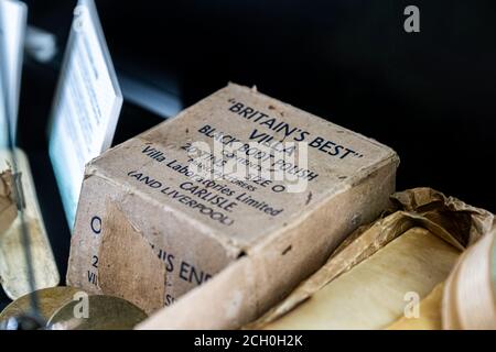 Boîte de vernis noir utilisé par l'armée britannique Dans WW2 exposé dans un musée Banque D'Images