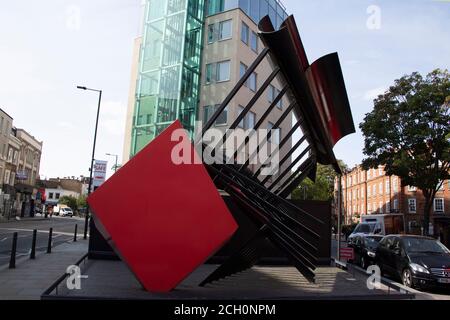 Clarion Sculpture par Philip King, Fulham Broadway, Londres SW6, Royaume-Uni Banque D'Images