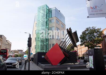 Clarion Sculpture par Philip King, Fulham Broadway, Londres SW6, Royaume-Uni Banque D'Images