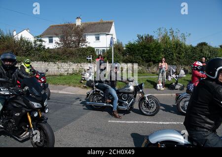 Truro, Cornwall, Royaume-Uni. 13 septembre 2020. La plus grande et préférée des motos de Cornouailles Charity Ride qui a lieu chaque année le 2ème dimanche de septembre, sauf si elle est reportée en raison des conditions météorologiques au prochain dimanche approprié se réunit à 8 h 30, départ à 10 h du nouveau parc et tour de l'est, Truro, Cornwall Dave Saunby l'organise chaque année, avec l'aide de membres de la MJMA (Martin Jennings Marshals Association). C'est une grande journée dehors, une grande atmosphère et soulève beaucoup d'argent pour la charité choisie chaque année. Credit: kathleen White/Alamy Live News Banque D'Images