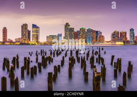 Exchange place, New Jersey, ligne d'horizon des États-Unis de l'autre côté du fleuve Hudson. Banque D'Images