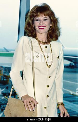 L'actrice britannique Stephanie Beacham arrive à l'aéroport de Londres Heathrow Banque D'Images