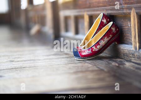 Image traditionnelle coréenne, chaussures de fleurs Banque D'Images