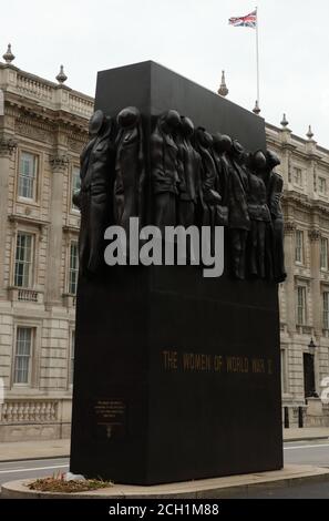 Grand monument dédié aux femmes de la Seconde Guerre mondiale vu à Whitehall, Londres, Royaume-Uni Banque D'Images
