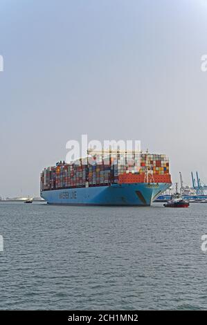 port de rotterdam, pays-bas - 2020.09.11: triple e classe containership madrid maersk (imo# 9778791) à maasvlakte yangtzekanaal sur son application arrivée Banque D'Images