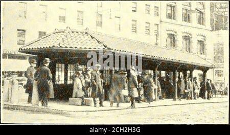 . Le journal de chemin de fer électrique . s a été trouvé pour dépasser les possibilités de la direction de la circulation, ce qui a limité la voie de passage moyenne à vingt-huit secondes. 2 janvier 1915] ELECTRIC RAILWAY JOURNAL 33 STATIONS D'ATTENTE ET ABRIS la construction de gares et d'abris appropriés pour les passagers en attente est généralement considérée comme une disposition mostimporting pour le confort des clients, Et à cette fin, le Kansas City, le comté de Clay et le St. JosephRailway ont développé le système ingénieux de construire des abris ouverts sous forme de croix, de sorte que les passagers des serveurs puissent éviter le vent, peu importe le vent Banque D'Images