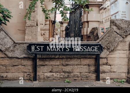 Oxford, Royaume-Uni - 04 août 2020 : panneau de nom de rue métallique sur le passage St Marys à Oxford, une ville d'Angleterre célèbre pour sa prestigieuse université, établir Banque D'Images