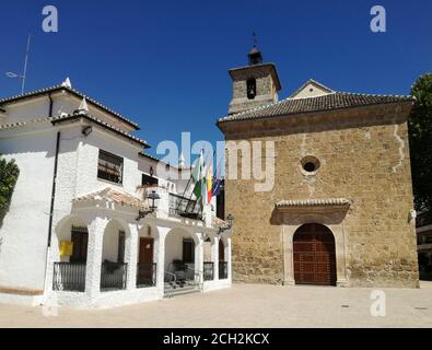 Alfacar, province de Grenade, Andalousie, Espagne : Hôtel de ville et église de Nuestra Señora de la Asunción (XVIe siècle). Banque D'Images