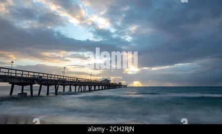 Pompano Beach Pier Broward County Florida par stormy weatcher, Floride, États-Unis Banque D'Images