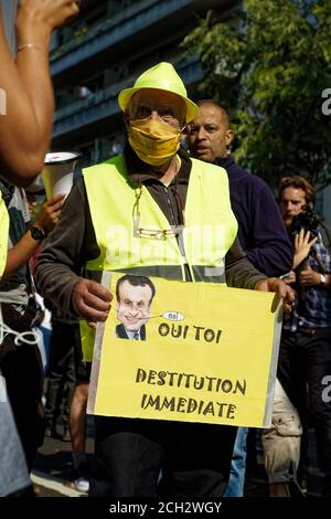 Paris, France. 12 septembre 2020. Manifestation des Vêtes jaunes pour la justice sociale et écologique, le 12 septembre 2020 à Paris, France. Banque D'Images