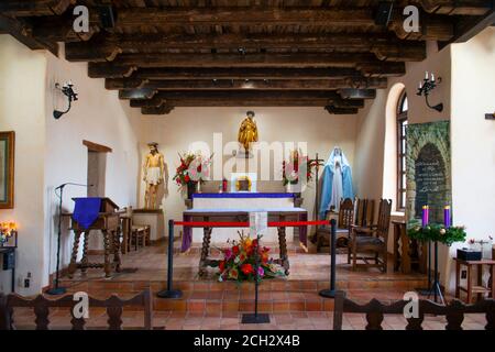 Autel à l'intérieur de l'église à Mission San Francisco de la Espada à San Antonio, Texas, Etats-Unis. La Mission fait partie des missions de San Antonio UNESCO World H. Banque D'Images