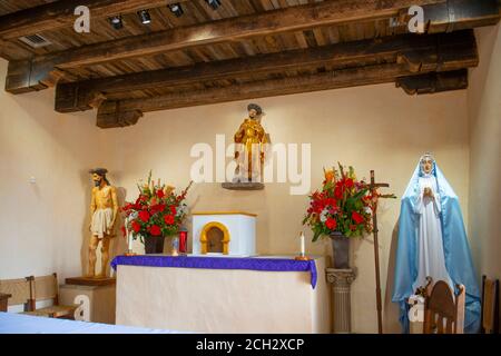 Autel à l'intérieur de l'église à Mission San Francisco de la Espada à San Antonio, Texas, Etats-Unis. La Mission fait partie des missions de San Antonio UNESCO World H. Banque D'Images